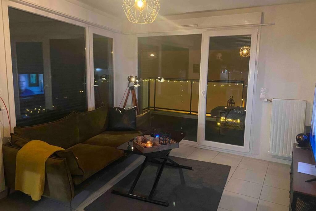 Meyzieu : Superbe Appartement Tres Cosy. Zewnętrze zdjęcie